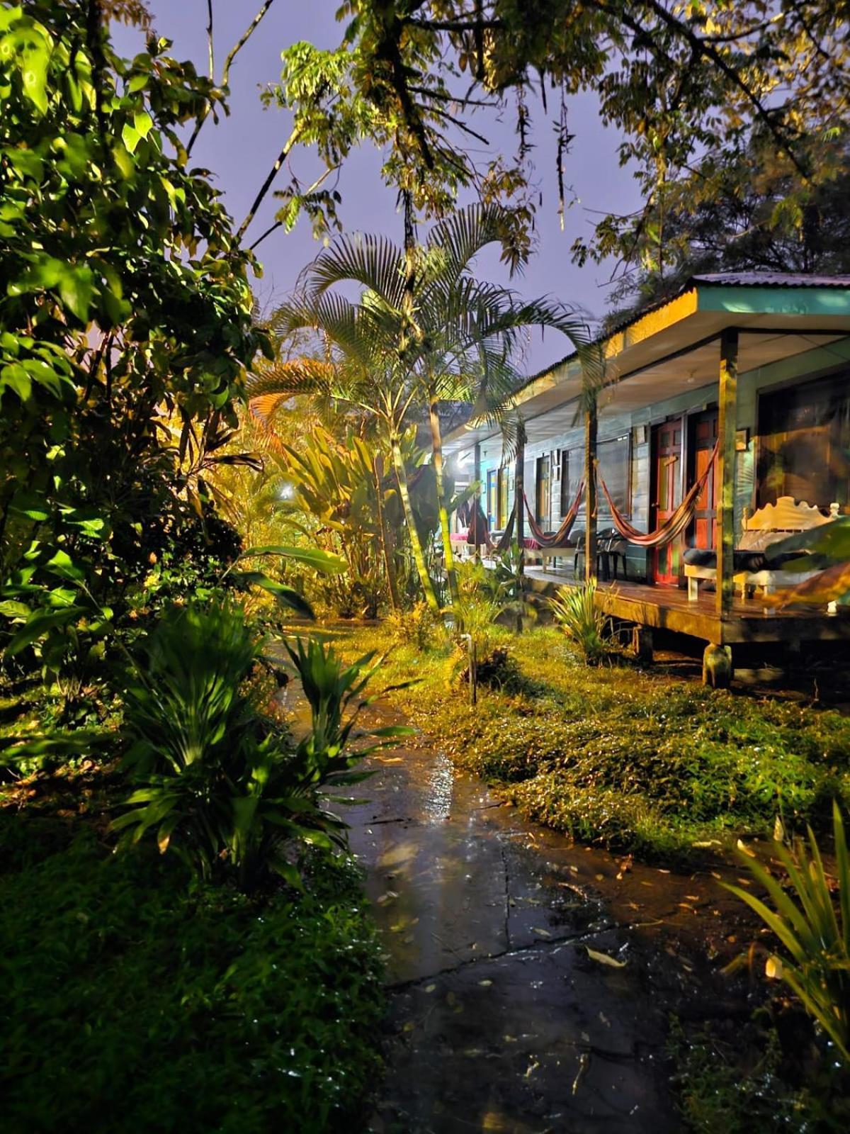 Cabinas Tortuguero Esterno foto
